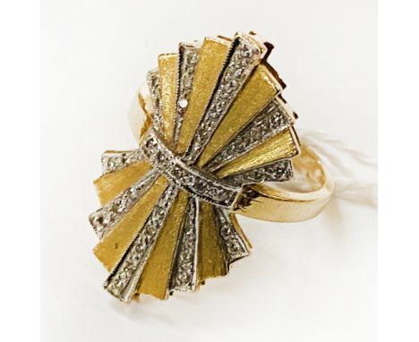 18 CARAT GOLD &amp; DIAMOND DECO STYLE RING SIZE M - 6.8 GRAMS