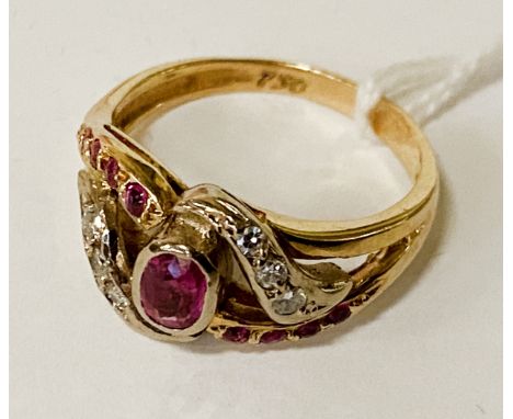 18CT GOLD RUBY &amp; DIAMOND RING - SIZE M