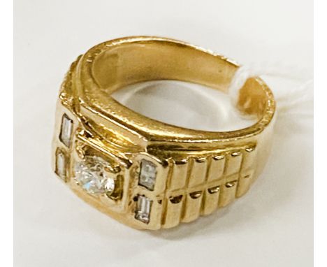 18CT GOLD &amp; DIAMOIND RING- SIZE K - APPROX 8.7 GRAMS