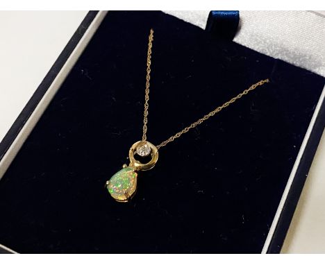 18CT GOLD DIAMOND OPAL PENDANT &amp; CHAIN