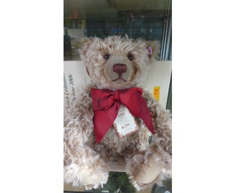 A Steiff Collectors Bear 2006, 40cm, mohair, limited edition number 1924 of 3000 - with original certificate and box, in good