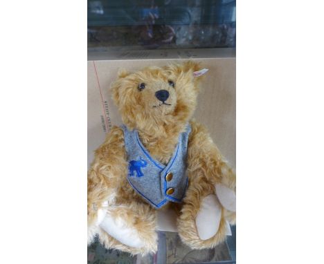 A Steiff Century Bear, Club 2000-2001 - 33cm, Mohair - limited edition, number 1281, limited to the year 2000 with certificat