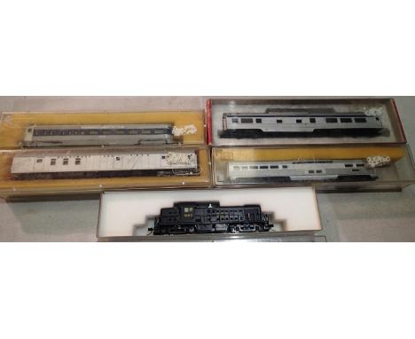 N gauge American Outline Baltimore and Ohio RS-1 locomotive with four B&amp;O coaches, mostly in good condition. UK P&amp;P G