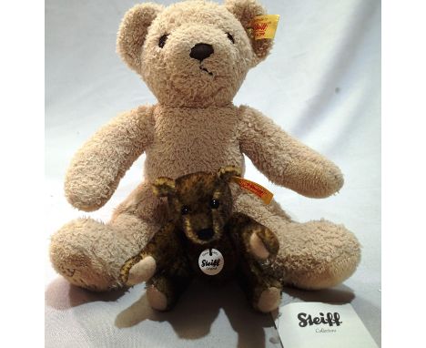 Two Steiff bears to include My First Steiff, H: 24 cm and Classic Steiff, jointed arms and legs, H: 12 cm both in excellent c
