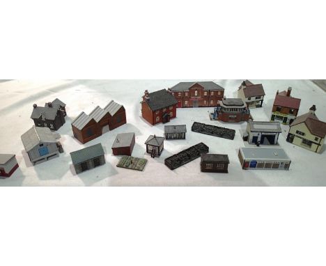 Selection of N gauge cast resin type buildings, Hornby, Bachmann, mostly in excellent condition. UK P&amp;P Group 1 (£16+VAT 