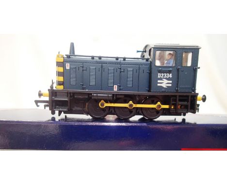 OO scale Bachmann 31-336, class 04, diesel, Blue, D2334, detail fitted, in excellent to near mint condition, box has wear. UK