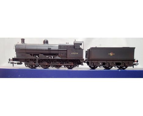 OO scale Bachmann 31-479, class G2A, Black Late Crest, 49094, weathered, detail fitted, in excellent condition, box has stora