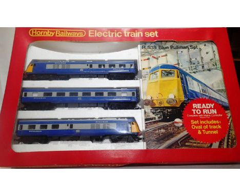 OO scale Hornby R538 blue Pullman set comprising full yellow ends power car, trailer car and centre coach, in very good to ex