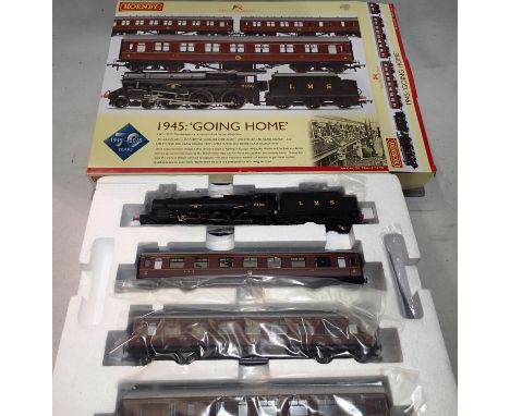 OO scale Hornby R3299 Going home, train pack, comprising class 5 locomotive Ayrshire Yeomanry, LMS Black, 5156, with three LM