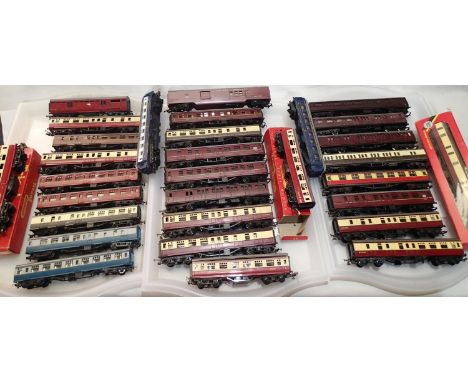 Thirty assorted OO scale coaches, Triang, Hornby, Joueff etc, all fair to good condition, mostly unboxed. UK P&amp;P Group 1 