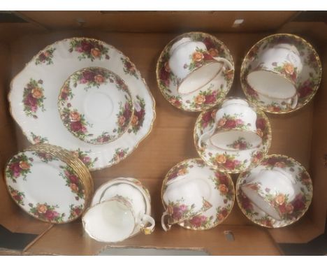Royal Albert Old Country Roses pattern items to include 1 cake plate, 6 side plates, 6 saucers, 5 tea cups, milk jug and suga