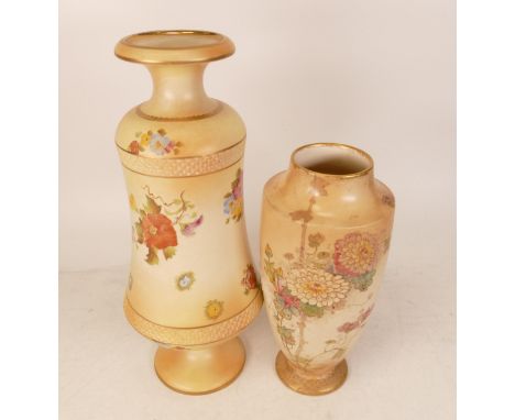 Carltonware Wiltshaw &amp; Robinson Ivory Blushware Chrysanthemum vase together with Catalpa vase, height of tallest 28cm (2)