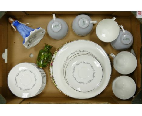 A mixed collection of items to include Royal Doulton Coronet tea and dinnerware items to include 6 cups, 12 saucers, 1 dinner