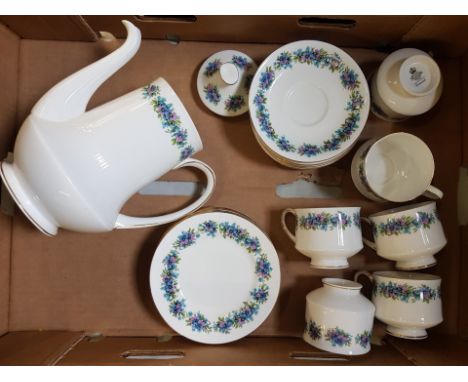 Royal Standard Carnival pattern tea/coffee ware items to include 6 cups, 6 saucers, 6 side plates and a coffee pot (1 tray). 