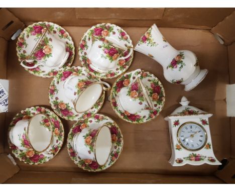Royal Albert Old Country Roses pattern set of 6 teacups and saucers together with an Old Country Roses pattern vase and mantl