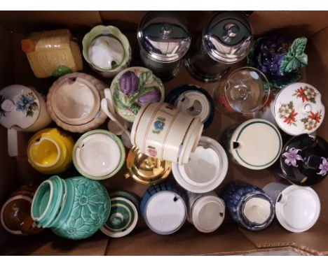 A good collection of preserve pots to include Wade and Royal Worcester examples (25). 