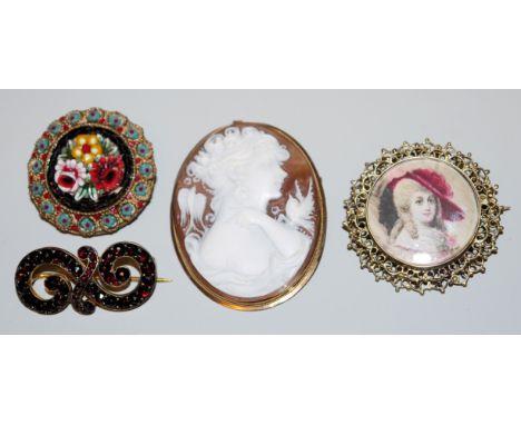 Vier Broschen mit Kamee, Mikromosaik, Granat und Miniatur, 1 x Gold ab 19. Jh.Große Brosche/Anhänger, 8kt Gelbgold, besetzt m