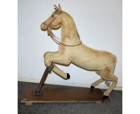 Rarität für Steiff Sammler*innen: Großes Studio Pony um 1950/60Springendes Pony als Reitpferdchen, heller Mohair, offener Mun