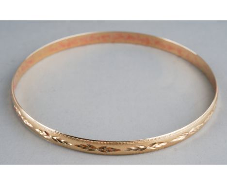 A 9ct yellow gold bangle, chased with foliate design, internal diam approx 6.5cm, gross weight approx 7.2g 