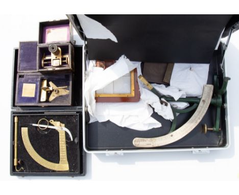 Assorted brass mounted vintage tools mainly Surveyor's equipment mainly John Nesbitt Ltd, two boxed (1 suitcase) 
