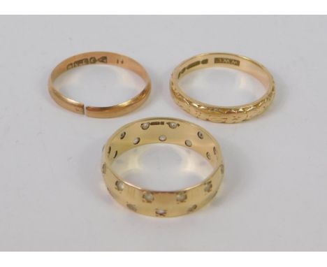 A 9ct gold full eternity ring, size N, and two 9ct gold wedding bands, sizes K and L, 5.9g., (3). 