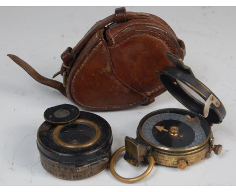 A WW I Verner's Pattern VIII brass cased prismatic compass, stamped verso B-L with broad arrow and dated 1917, in a stitched 
