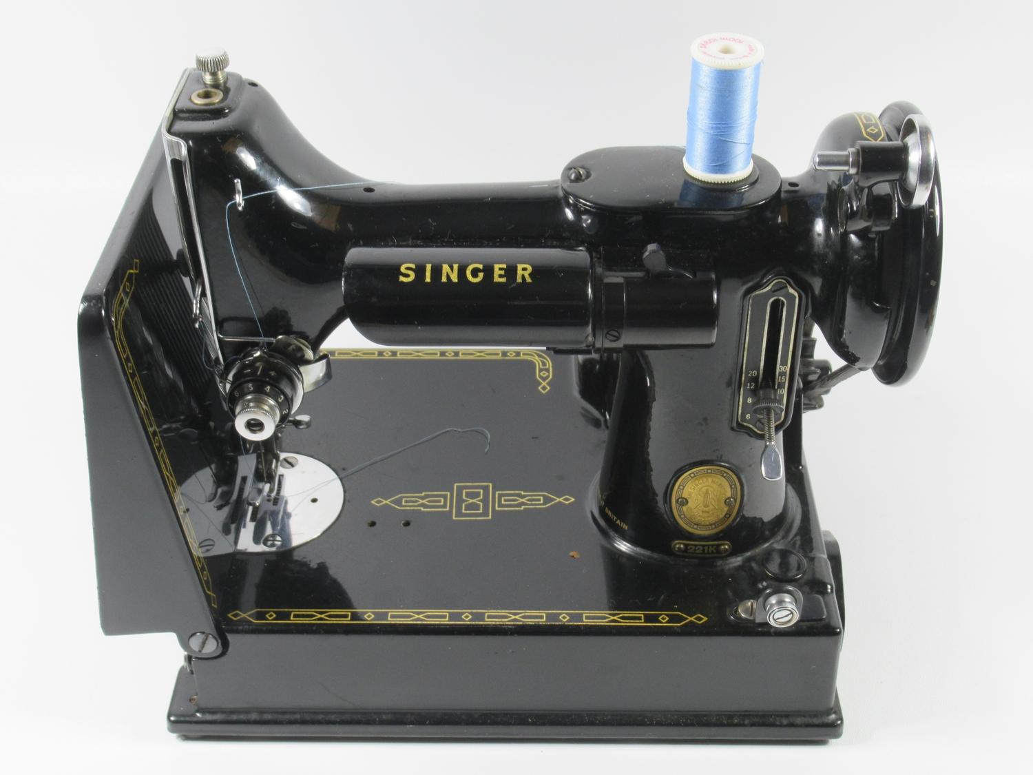 LATE 1950'S SINGER 221K FEATHERWEIGHT SEWING MACHINE, DECALS IN THE