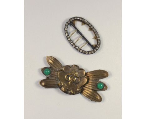 AN ART NOUVEAU BRASS BELT BUCKLE OF WINGED FORM, SET TWO GREEN GLASS CABOUCHONS WITH A CENTRAL SCALLOPED SHELL DESIGN ENCLOSI