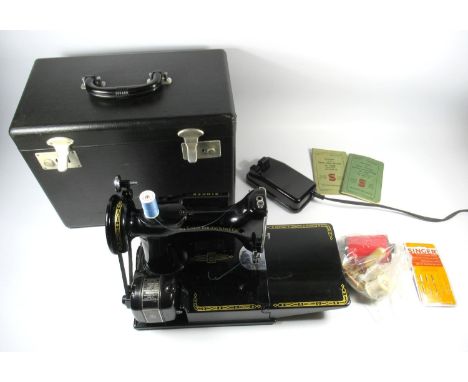 LATE 1950'S SINGER 221K FEATHERWEIGHT SEWING MACHINE, DECALS IN THE 'PAPERCLIP' OR 'PRISM' DESIGN, WITH INSTRUCTION MANUAL, A