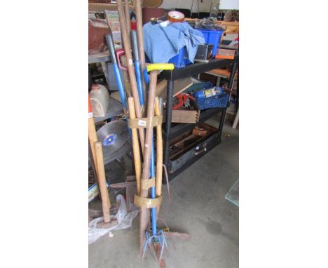 A quantity of garden tools. (collect only)