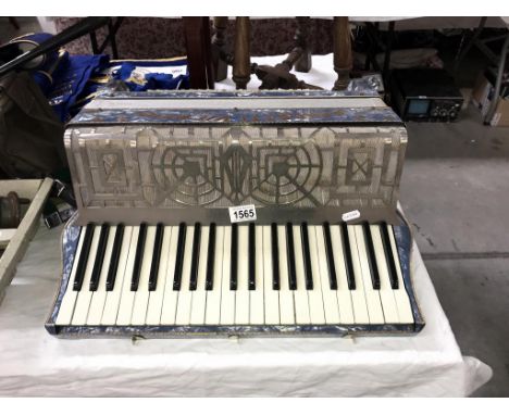 A vintage Pahcotti Vickers Macerata Italia piano accordion