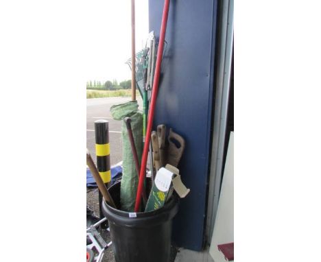 A quantity of garden tools. (Collect only)