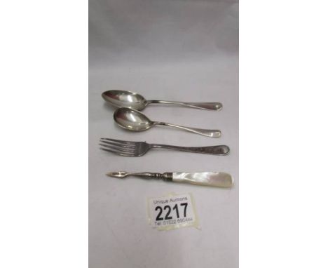 Two silver spoons, a silver fork (80 grams) and a silver manicure item with mother of pearl handle.