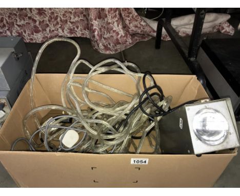 A Briggs stroboscope light unit & 2 light ropes (type SA3/C) (Collect only & sold as seen)