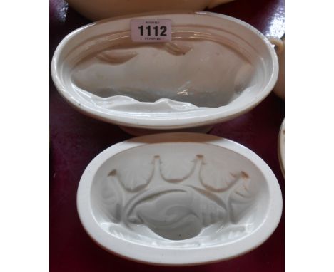 Two ceramic jelly moulds, one in the form of a rabbit, the other with shell motifs marked Copeland