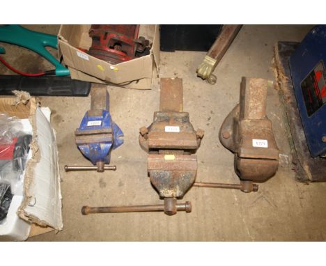 A Woden 5" bench vice