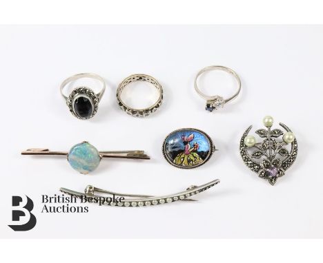 Miscellaneous jewellery including a mixed metal and opal bar brooch. The circular opal measures 13 mm, silver and seed pearl 