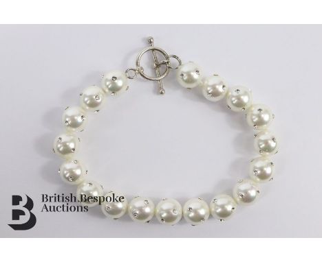 Silver and fresh water pearl bangle.&nbsp;