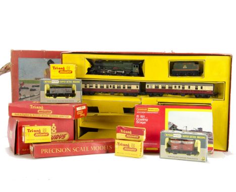 Tri-ang 00 Gauge Railways Princess Set and Accessories, RBX Set comprising BR green Princess Elizabeth (small crack above buf