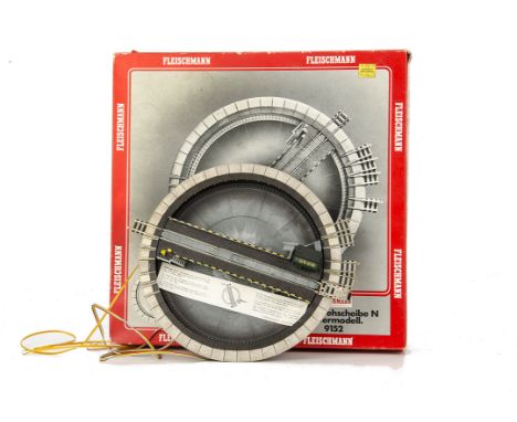 A Fleischmann N Gauge 9152 Electric Turntable,  in original box, VG, box G 
