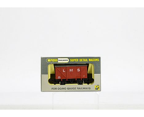 Wrenn 00 Gauge Wagons, W5027 'Carr & Co' Refrigerator Van, W5028 NE Banana Van x 2, both examples produced in P3 with light a