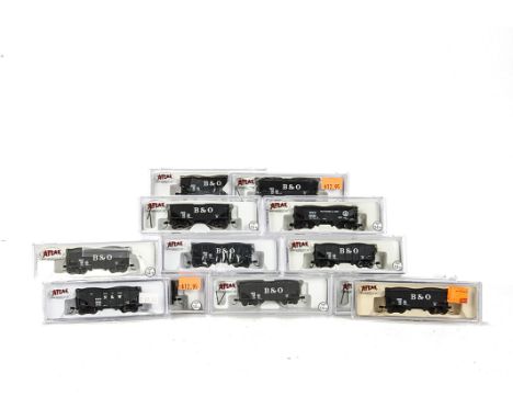 American N Gauge Freight Fishbelly Hopper Cars by Atlas, Eighteen hopper wagons, in B&O and N&W black liveries, together with