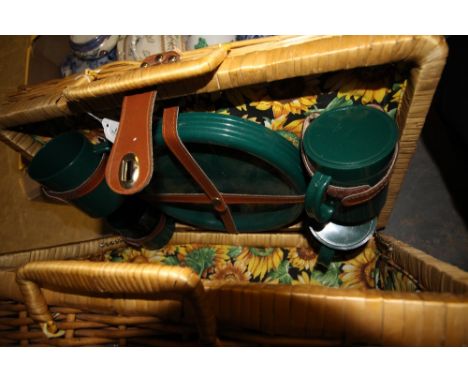 Picnic Hamper with Mugs &amp; Plates