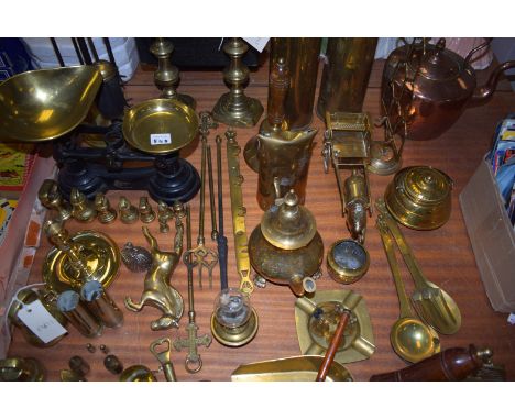 A collection of brassware, to include: candlesticks; brass shell cases; toasting fork; a copper kettle; etc.