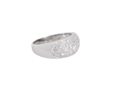 Ring mit Brillanten von zus. ca. 0,75 ct, ca. LGW-GW (J-K)/VS, WG 14K, 5,8 g, RW: 54, 20./21. Jh., leichte Tragespuren.| Ring