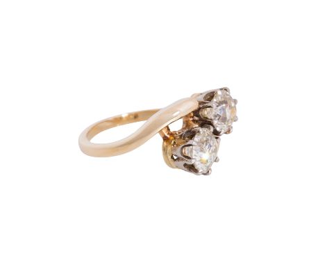 Ring "Toi et Moi" mit 2 Altschliffdiamanten zus. ca. 2,1 ct, davon 1x ca. GET (M)/VS und 1x GW (K)/P1, Rondisten etwas fransi