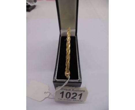 A 9ct gold twist design bangle, 4.3 grams.