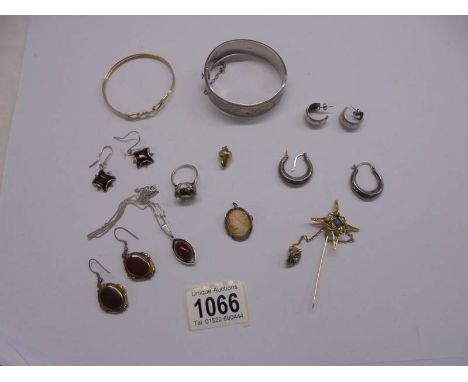 A quantity of silver jewellery including bangle, earrings, cameo etc., together with items of yellow metal jewellery.