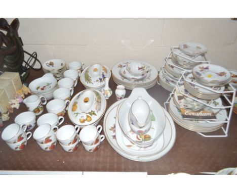 A quantity of Royal Worcester "Evesham" dinnerware