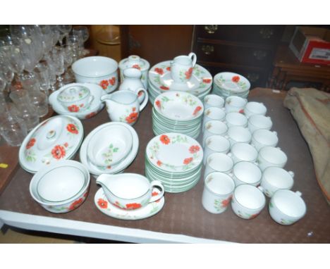 A quantity of Royal Worcester "Poppies" patterned tea and dinnerware 